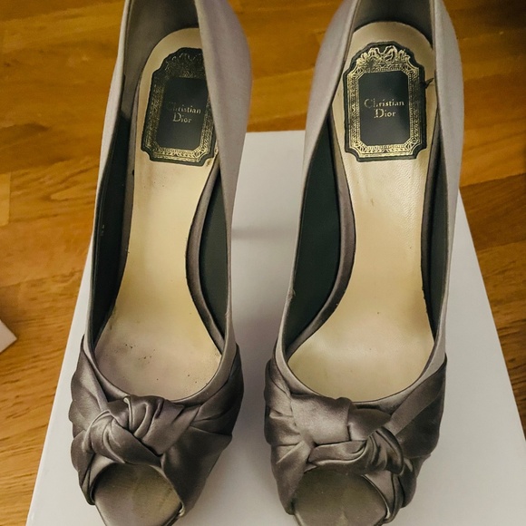 Dior silver/ pewter satin heels with bow size 38. Silver Plated Dior on heel - Picture 3 of 6